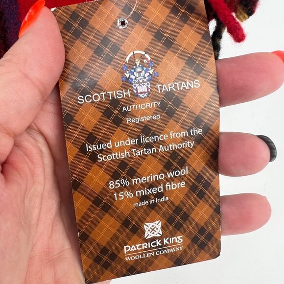 NWT Plaid Red and Green Scarf - Picture 4 of 7